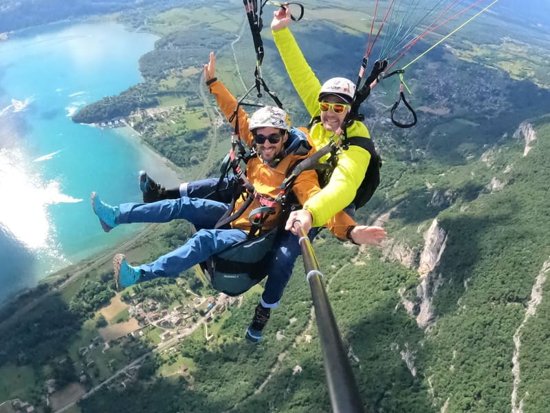 Bapteme parapente avec Plein Ciel Parapente. Survolez Aix-les-Bains et Aiguebelette pour une expérience unique.